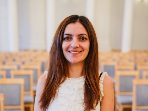 Meline from Armenia 