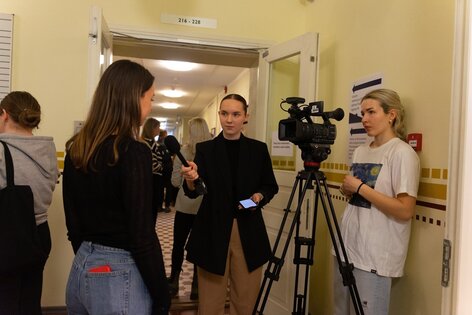 ÜTI ajakirjanduse ja kommunikatsiooni tudengid teevad reportaaži