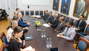 Maldiivide president Mohamed Muizzu kohtumas rektori delegatsiooniga. 