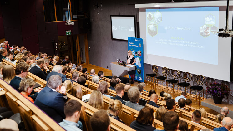 Margit Keller foorumi publiku ees