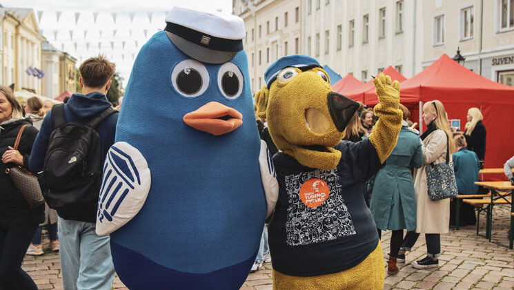 Tiksu ja Tartu Tudengipäevade maskott Villem Pannkoogihommikul