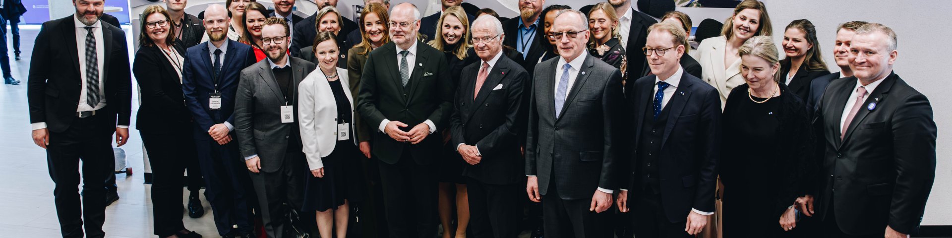 Rootsi äridelegatsioon koos Rootsi kuninga, Eesti presidendi ja Tartu Ülikooli rektoriga Delta keskuses.