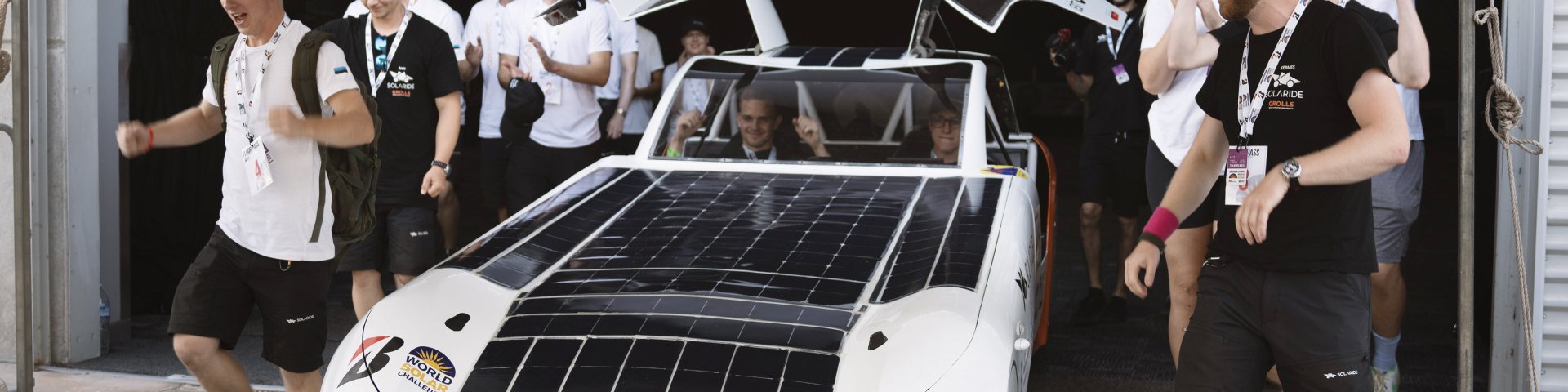 Solaride päikeseauto ja meeskond